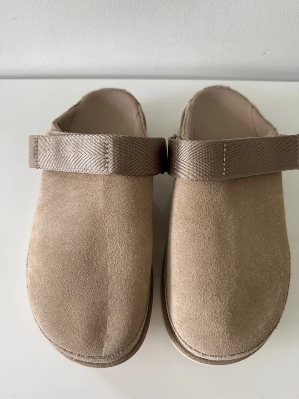 UGG Goldenstar Clog Women's Tan Size 9 - Picture 2 of 7